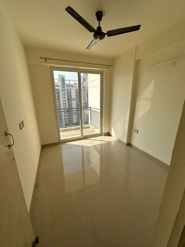 Room in 3 BHK Apartment at Suncity Avenue 102, Sector 102 – for Sale