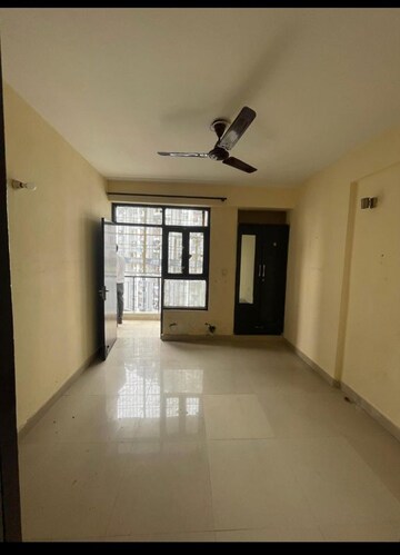 Room in 2 BHK Apartment at Mahagun Mahagunpuram II, Lal Kuan – for Rent