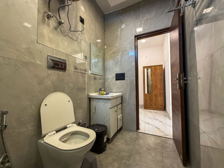 Bathroom, greater kailash i 1 Bedroom 1000 Sq.Ft. Builder Floor In Greater Kailash I Delhi 9696741