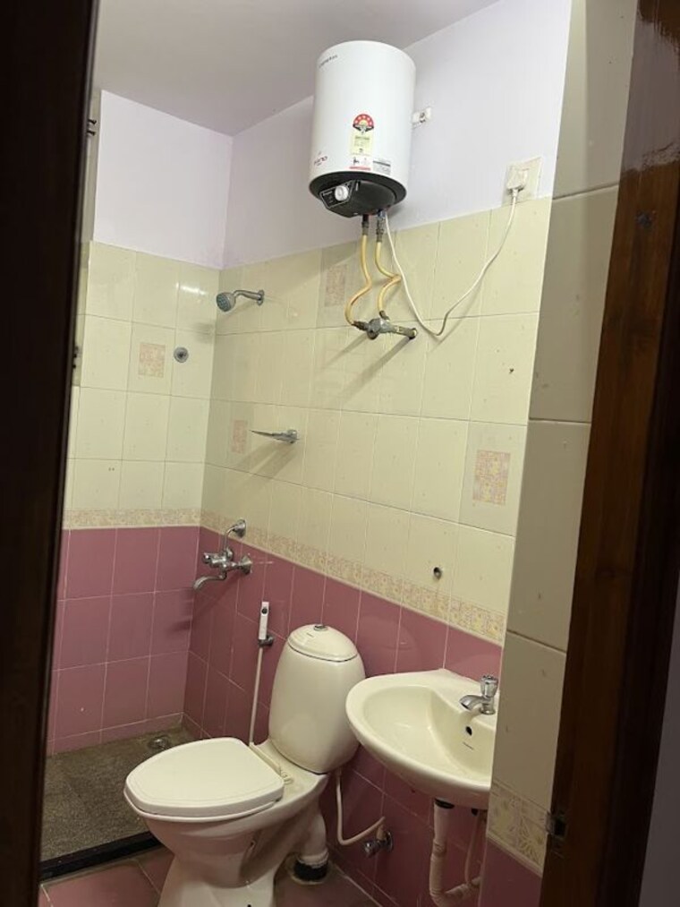 Bathroom, celebritys-golden-treasure 3 Bedroom 2100 Sq.Ft. Villa In Electronic City Phase I Bangalore 9696692