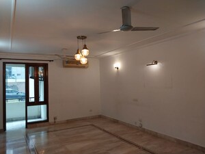 Room in 3 BHK Apartment at Ambience Island, Sector 24 – for Rent