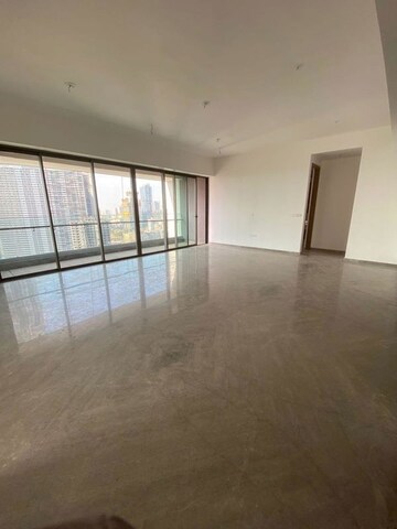 Room in 4 BHK Apartment at Prestige Jasdan Classic, Mahalaxmi – for Rent