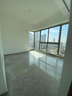 Room in 4 BHK Apartment at Prestige Jasdan Classic, Mahalaxmi – for Rent