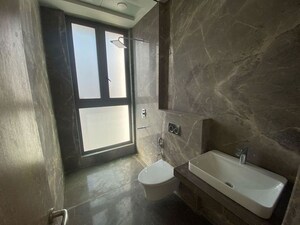 Bathroom in 4 BHK Apartment at Prestige Jasdan Classic, Mahalaxmi – for Rent