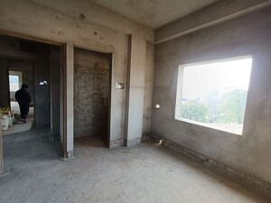 Room in 2 BHK Apartment at Kolkatta Gpo – for Sale