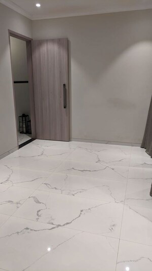 Room in 2 BHK Apartment at Pushpak Nagar – for Sale