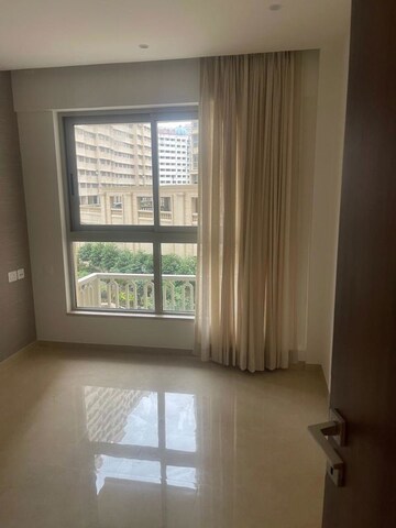 Room in 3 BHK Apartment at Hiranandani Highland, Powai – for Rent