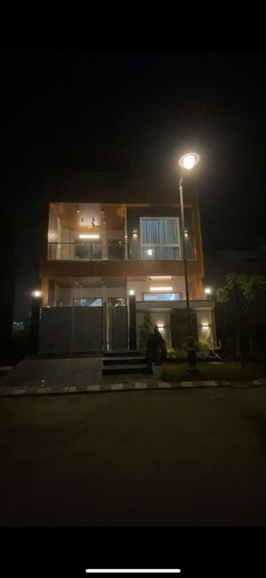 5 BHK Villa For Sale in Wave City, Wave City