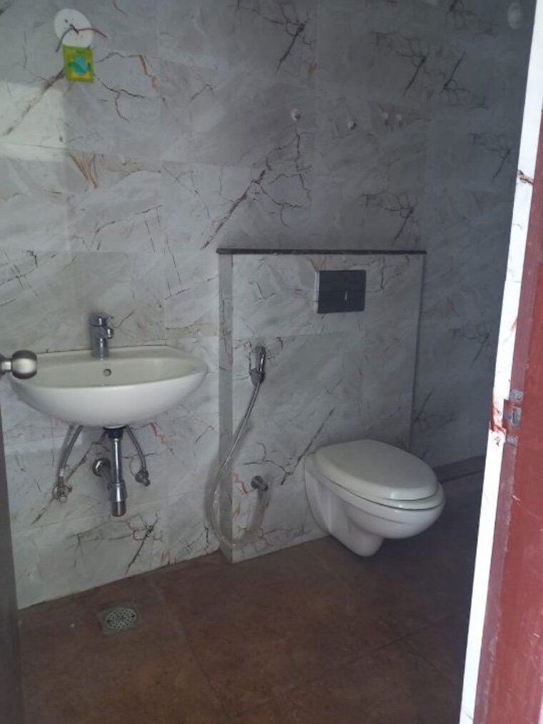 Bathroom, bariatu road 3 Bedroom 1501 Sq.Ft. Builder Floor In Bariatu Road Ranchi 9697116