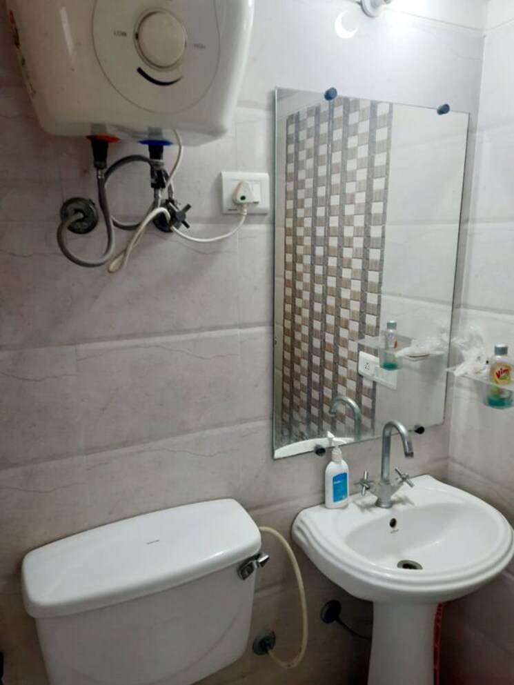 Bathroom, gaur-city-6th-avenue 2 Bedroom 980 Sq.Ft. Apartment In Sector 4 Greater Noida Greater Noida 9611366