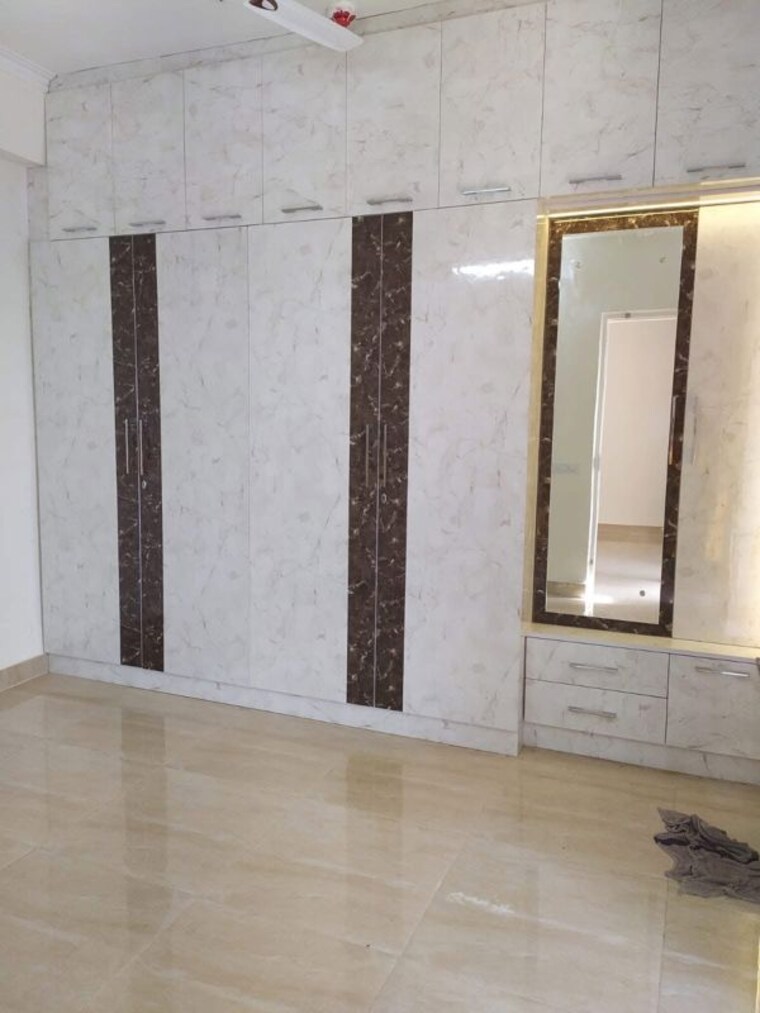 Room, gaur-city-2-14th-avenue 1 Bedroom 450 Sq.Ft. Apartment In Sector 16c Greater Noida Greater Noida 9611177