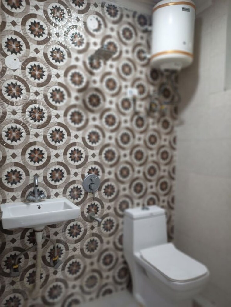 Bathroom, panchsheel vihar 1 Bedroom 500 Sq.Ft. Builder Floor In Panchsheel Vihar Delhi 9697812
