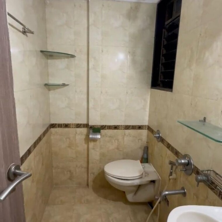 Bathroom, powai 2.5 Bedroom 1010 Sq.Ft. Apartment In Powai Mumbai 9371975