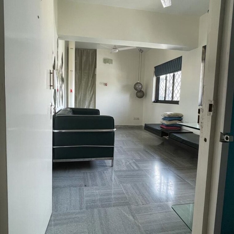 Room, santacruz east 2 Bedroom 549 Sq.Ft. Apartment In Santacruz East Mumbai 9625363