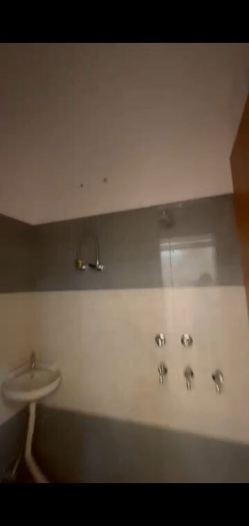 Furnished Amenities in 3 BHK Builder Floor at Vasundhara Sector 2b – for Sale