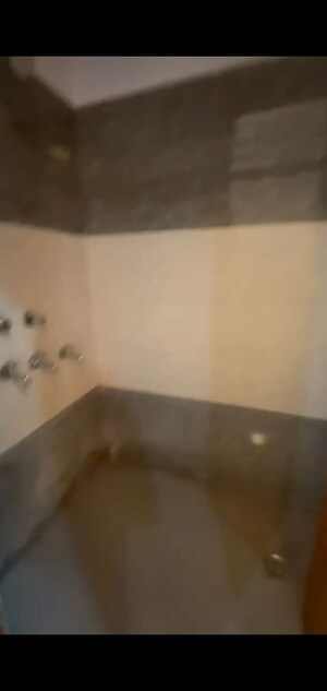 Room in 3 BHK Builder Floor at Vasundhara Sector 2b – for Sale