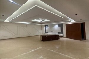 Parking in 4 BHK Builder Floor at Chattarpur – for Sale