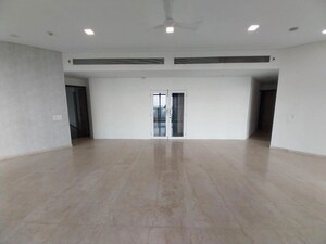 Room in 4 BHK Apartment at Omkar 1973, Worli – for Rent