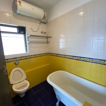 Team Area in 3 BHK Apartment at Worli – for Rent