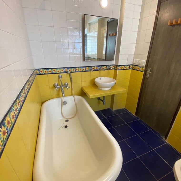 Bathroom, worli 3 Bedroom 1105 Sq.Ft. Apartment In Worli Mumbai 9347298