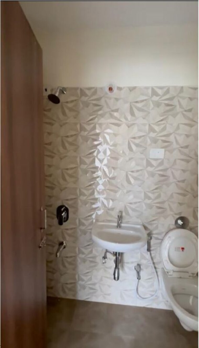 Bathroom, raunak-residency-thane 1 Bedroom 452 Sq.Ft. Apartment In Pokhran Road No One Thane 9698217