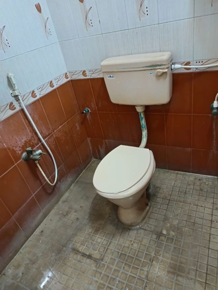 Bathroom, pallikaranai 2 Bedroom 1000 Sq.Ft. Apartment In Pallikaranai Chennai 9698221