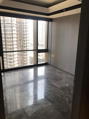 Room in 4 BHK Apartment at Lodha Trump Tower, Worli – for Rent