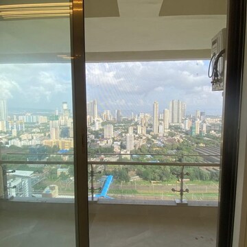 Room in 3 BHK Apartment at Lower Parel – for Rent