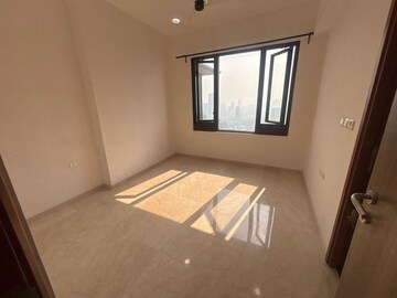 Room in 4 BHK Apartment at Lodha The Park, Worli – for Rent