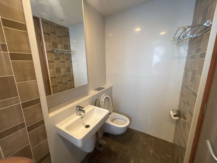 Bathroom, lodha-the-park 4 Bedroom 1700 Sq.Ft. Apartment In Worli Mumbai 9698483