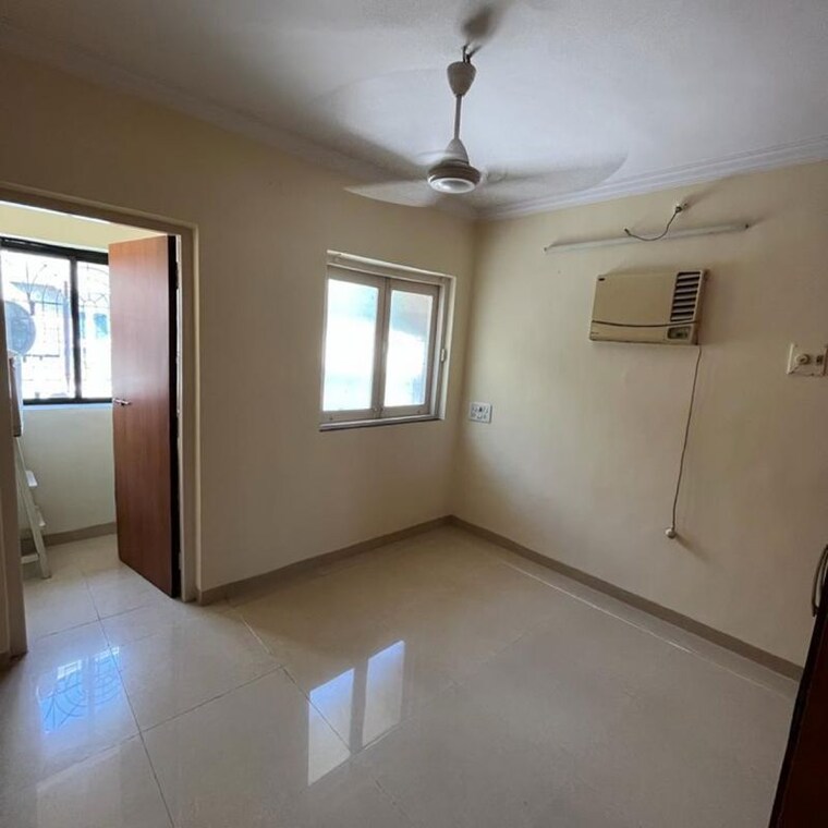 Room, santacruz west 2 Bedroom 585 Sq.Ft. Apartment In Santacruz West Mumbai 9347224