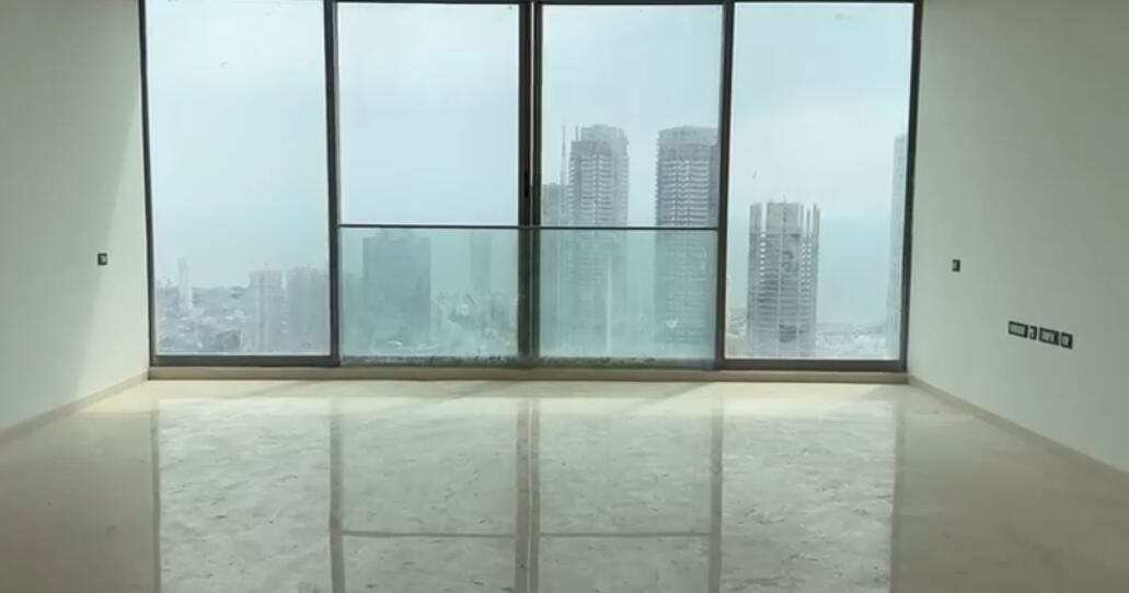 4 BHK + Servant Room Apartment For Rent in Rustomjee Crown