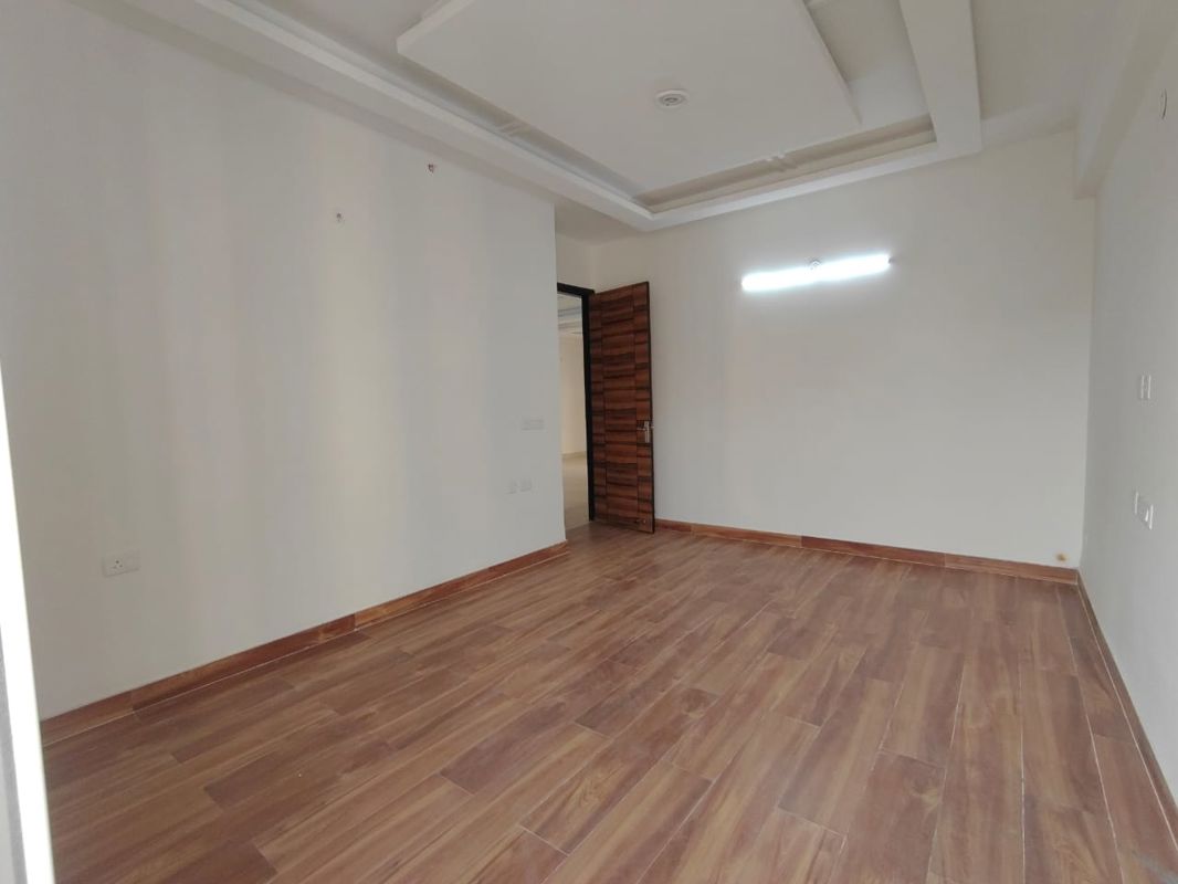 1 Rk+ Servant Room Apartment For Rent in Zee Tulsi