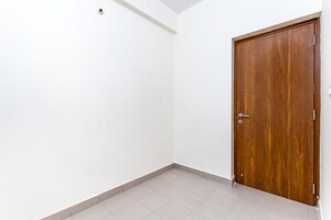 Room in 3.5 BHK Apartment at Prestige Waterford, Whitefield – for Rent