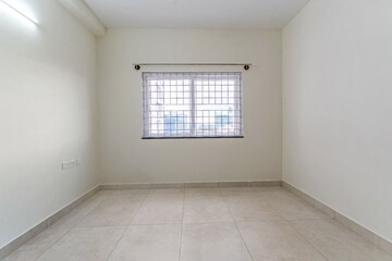 Room in 3.5 BHK Apartment at Prestige Waterford, Whitefield – for Rent