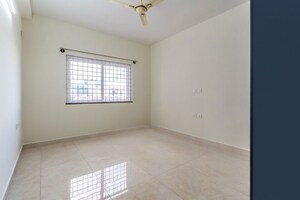 Room in 3.5 BHK Apartment at Prestige Waterford, Whitefield – for Rent