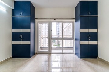 Room in 3.5 BHK Apartment at Prestige Waterford, Whitefield – for Rent