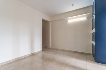 Room in 3.5 BHK Apartment at Prestige Waterford, Whitefield – for Rent