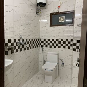 Bathroom in 1 RK Builder Floor at Dlf Phase V – for Rent