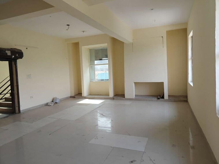 Room, sector 63 Commercial Industrial Plot 2700 Sq.Ft. In Sector 63 Noida 9698920