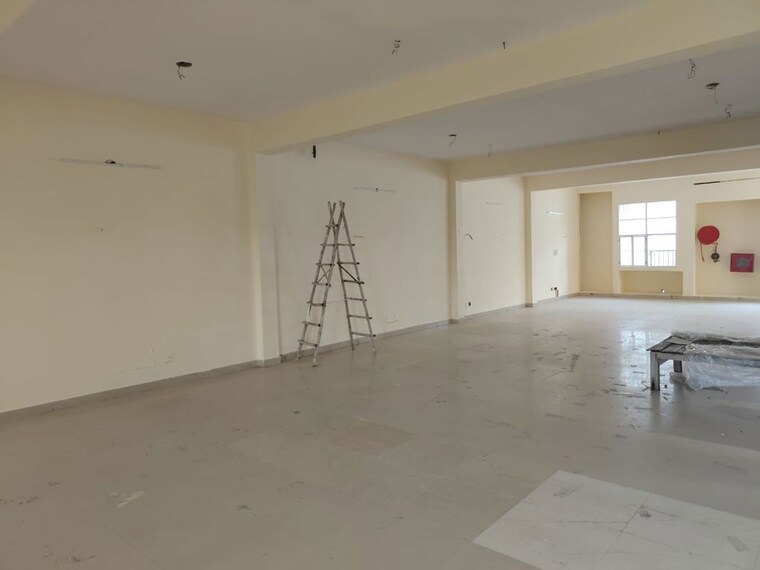 Room, sector 63 Commercial Industrial Plot 2700 Sq.Ft. In Sector 63 Noida 9698920