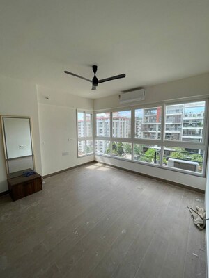 Room in 2 BHK Apartment at D And T Mountain View CHS, Senapati Bapat Road – for Rent