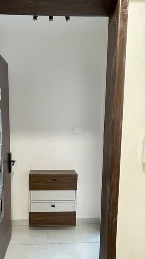  2 BHK Apartment at D And T Mountain View CHS, Senapati Bapat Road – for Rent