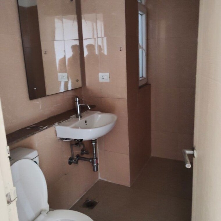 Bathroom, emaar-emerald-estate 3 Bedroom 1395 Sq.Ft. Apartment In Sector 65 Gurgaon 9698932