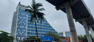  Office Space For Rent in Express Zone, Malad East