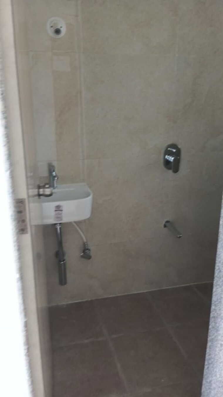 Bathroom, shivalik-bandra-north-gulmohar-avenue 2 Bedroom 644 Sq.Ft. Apartment In Bandra East Mumbai 9700903