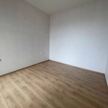 Room in 3 BHK Apartment at Bandra East – for Sale