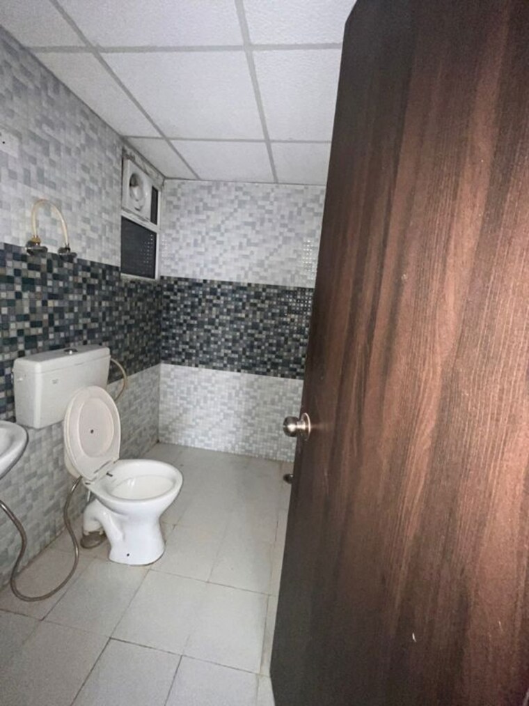 Bathroom, sector 71 2.5 Bedroom 900 Sq.Ft. Builder Floor In Sector 71 Gurgaon 9701112