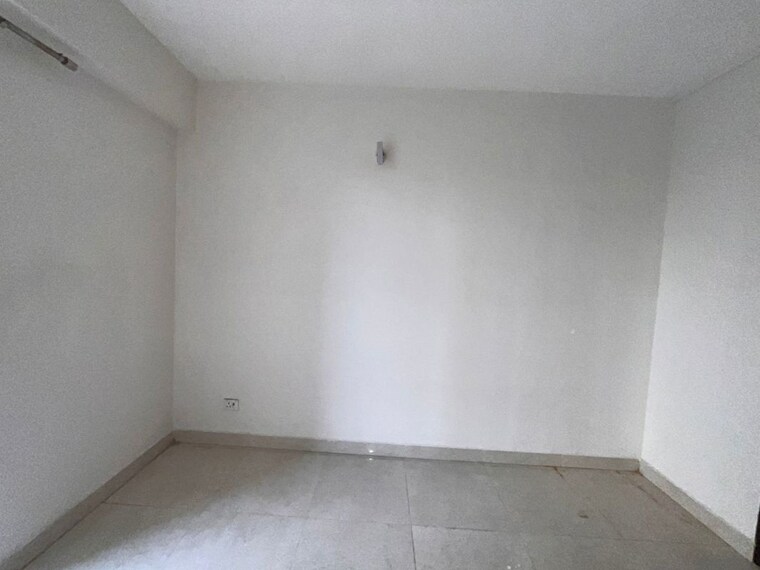 Room, sector 71 2.5 Bedroom 900 Sq.Ft. Builder Floor In Sector 71 Gurgaon 9701112