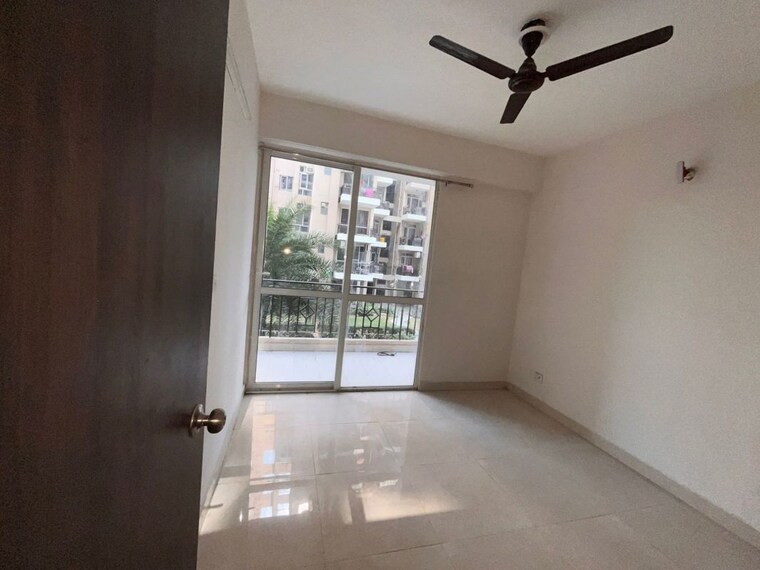 Room, sector 71 2.5 Bedroom 900 Sq.Ft. Builder Floor In Sector 71 Gurgaon 9701112